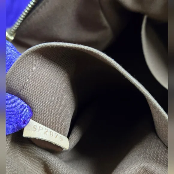 Louis Vuitton Tivoli GM Shoulder Bag - Picture 16 of 16